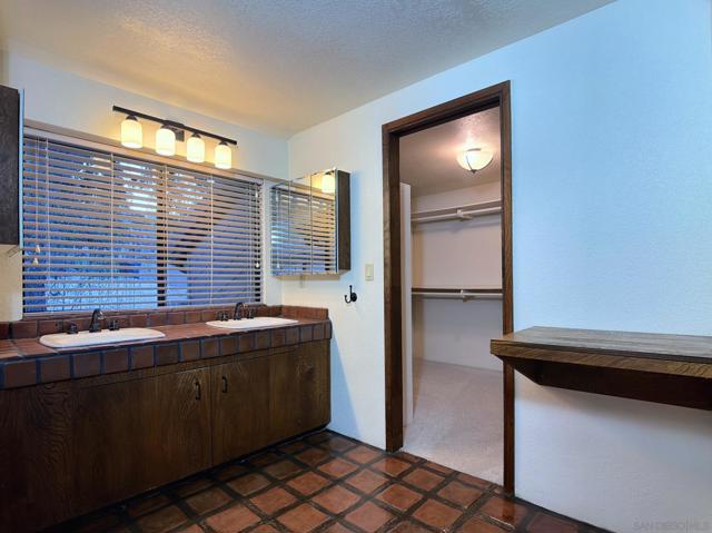 1077 VISTA MADERA LANE, El Cajon CA: https://media.crmls.org/mediaz/41dcbd33-4075-4b38-9b0f-a7391a2c8cdc.jpg