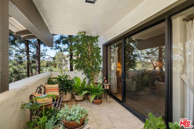 2107 Century Woods Way, Los Angeles, California 90067, 3 Bedrooms Bedrooms, ,2 BathroomsBathrooms,Condominium,For Sale,Century Woods,23315621