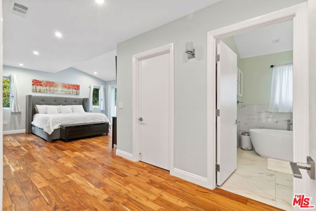 436 Levering Avenue, Los Angeles CA: https://media.crmls.org/mediaz/41ddae5d-3679-49ef-bf39-a41c53517cbf.jpg