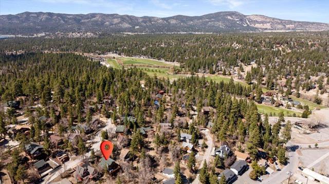 1351 Balsam Drive, Big Bear CA: https://media.crmls.org/mediaz/41ddb121-8ae3-488a-845e-a3c7c5dbf977.jpg