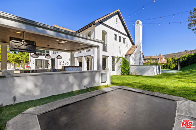 3801 Prado Del Trigo, Calabasas CA: https://media.crmls.org/mediaz/41ddb545-d142-43d1-bcbb-eb000bae5b76.jpg