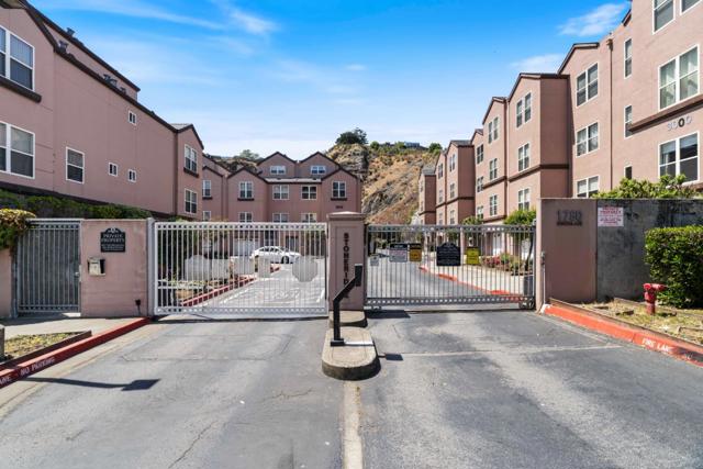 341 Stoneridge Lane, San Francisco CA: https://media.crmls.org/mediaz/41ddbcbb-dd09-4025-bb35-fb5f854edcc9.jpg