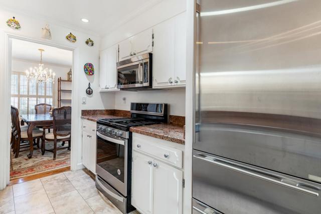 523 Maple Street, San Mateo CA: https://media.crmls.org/mediaz/41de11a6-cc5f-41f6-992c-5ca0fd22c841.jpg