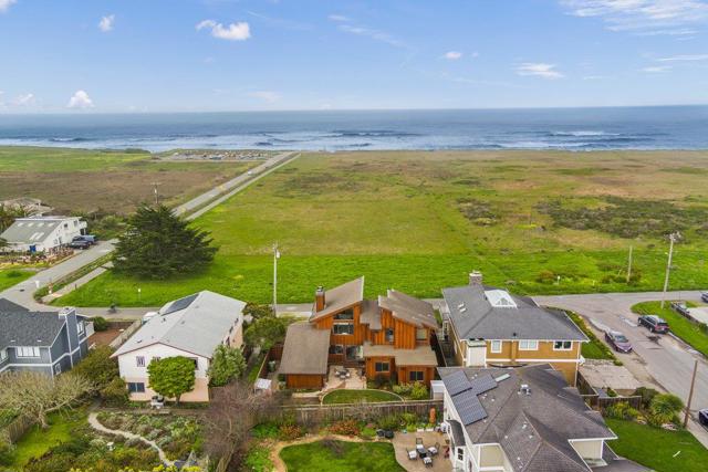 861 Railroad Avenue, Half Moon Bay CA: https://media.crmls.org/mediaz/41de32d5-1800-43a0-8baa-67249dd7bfbd.jpg