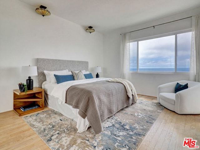 18111 Coastline Drive, Malibu CA: https://media.crmls.org/mediaz/41de4bb5-a38b-44cc-b3d7-9de38cb3b2bb.jpg