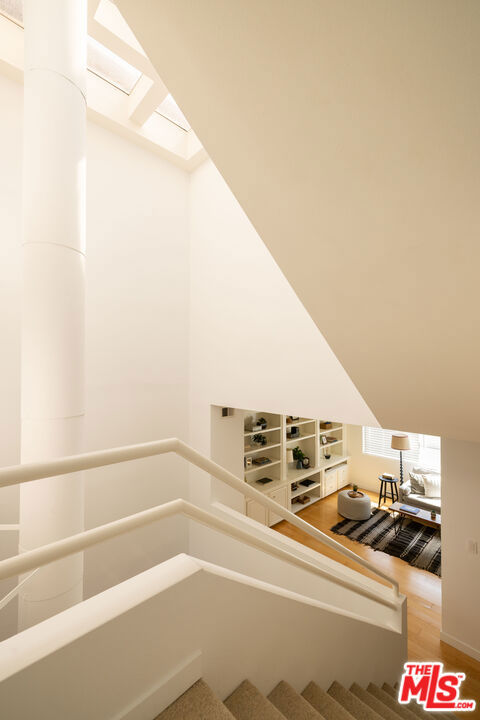 2408 34th Street, Santa Monica CA: https://media.crmls.org/mediaz/41de8405-d1e6-4df6-8c30-b62f7b015aa8.jpg
