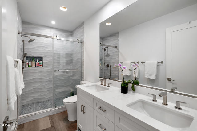 4428 Oakwood Avenue, La Canada Flintridge CA: https://media.crmls.org/mediaz/41de9c0c-eeca-419f-bd6e-d4695acfae1b.jpg