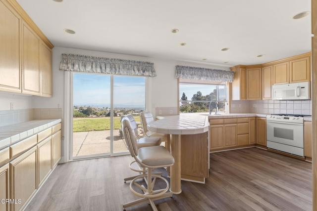 Detail Gallery Image 4 of 56 For 1020 via Cielito, Ventura,  CA 93003 - 4 Beds | 3 Baths