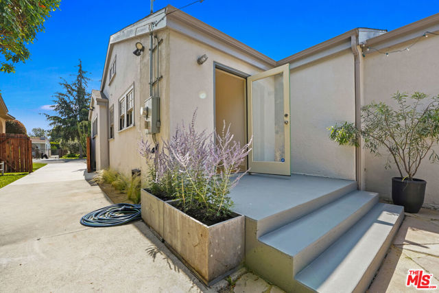 2843 Virginia Road, Los Angeles CA: https://media.crmls.org/mediaz/41def6c9-7932-4c47-845b-6c6380ba2497.jpg