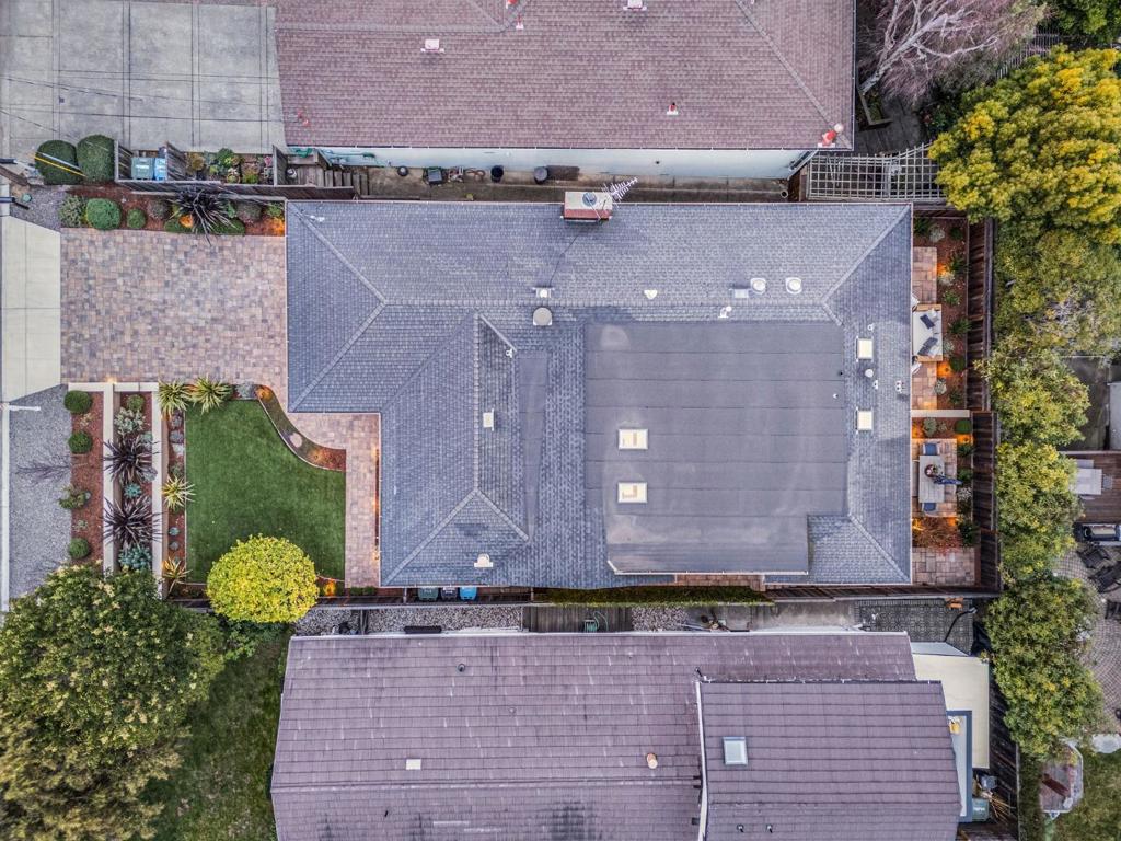 https://media.crmls.org/mediaz/41df18e3-fefe-4960-9590-d927cc44ef81.jpg?preset=X-Large