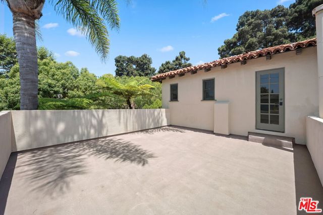 504 24Th Street, Santa Monica CA: https://media.crmls.org/mediaz/41df6d2c-01a9-4951-89d9-4833b3f9f90b.jpg