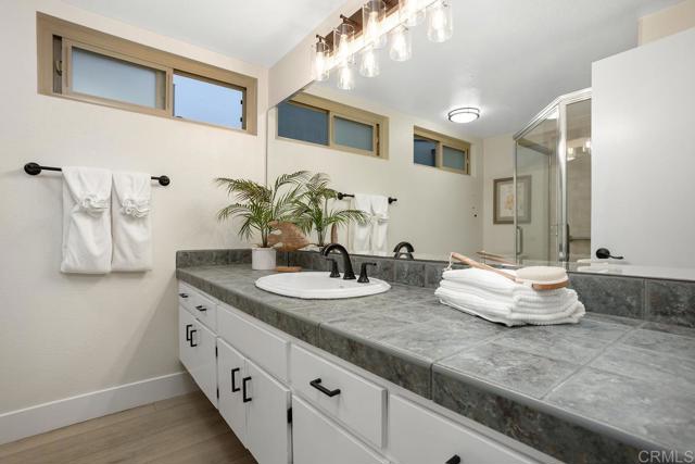 640 W Solana Circle, Solana Beach CA: https://media.crmls.org/mediaz/41dfa355-086d-42a9-8b3e-6bd1b885e06d.jpg