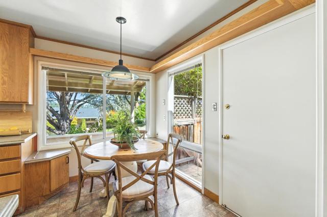 1627 El Verano Way, Belmont CA: https://media.crmls.org/mediaz/41dfd5c9-4f95-4ec1-8946-88b91a9a61fb.jpg