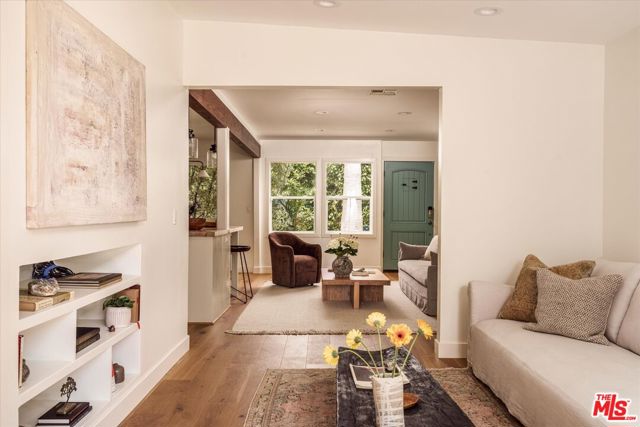 630 Brooks Avenue, Venice CA: https://media.crmls.org/mediaz/41e042f7-4f23-43a5-b8a2-42ef840d2542.jpg