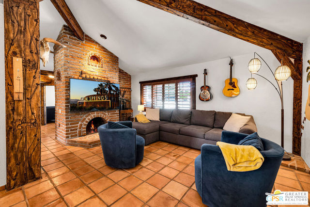 525 W Sunshine Circle, Palm Springs, CA 92264