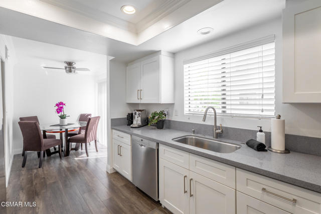 21901 Burbank Boulevard, Woodland Hills CA: https://media.crmls.org/mediaz/41e0c453-c6b4-4a60-8946-c522cbe71e4b.jpg