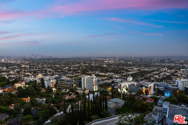 8654 Hollywood Boulevard, Los Angeles CA: https://media.crmls.org/mediaz/41e10d20-7a31-4d30-9e3c-efdf283cca5c.jpg
