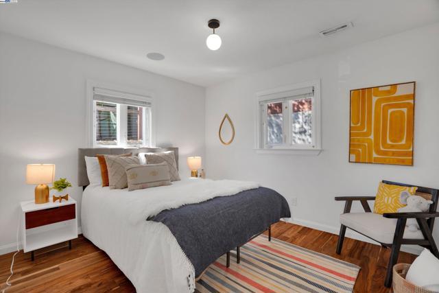 3 Dale Ct, Lafayette CA: https://media.crmls.org/mediaz/41e14327-8ddd-4f56-a250-e431562f8118.jpg