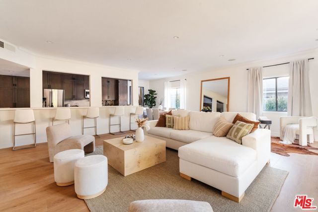 11737 Darlington Avenue, Los Angeles CA: https://media.crmls.org/mediaz/41e15a82-abac-43ef-9189-6788d4079e05.jpg