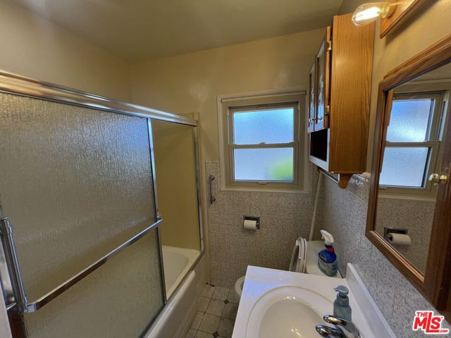 8361 Wentworth Street, Sunland CA: https://media.crmls.org/mediaz/41e16088-9003-4371-b08d-2123c428113a.jpg
