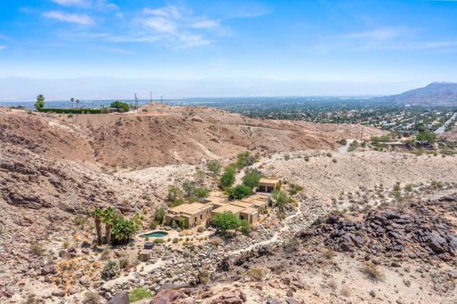 72275 Upper W Way, Palm Desert CA: https://media.crmls.org/mediaz/41e16fb5-b26d-4482-a8d2-5cac15aea4bc.jpg