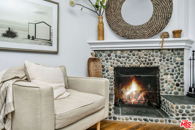 10155 Valley Spring Lane, Toluca Lake CA: https://media.crmls.org/mediaz/41e1a4a6-8e6b-45f4-9cf7-1861584c8ad3.jpg