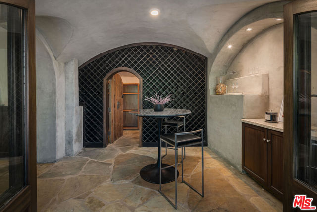 2444 Lyric Avenue, Los Angeles CA: https://media.crmls.org/mediaz/41e1c1c2-e7f0-41bc-b6dc-cc7b030e0af6.jpg