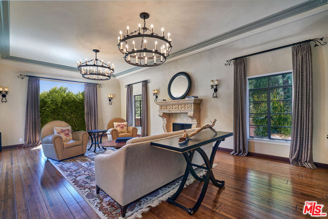 519 N ALTA Drive, Beverly Hills CA: https://media.crmls.org/mediaz/41e20d3f-c1c0-4347-a265-20e4afdb114a.jpg