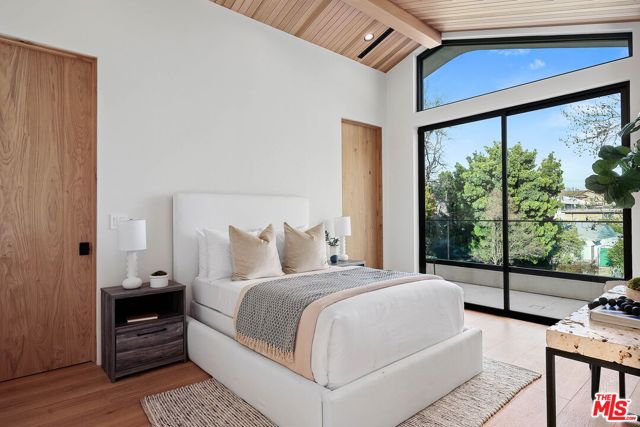 4445 Van Noord Avenue, Studio City CA: https://media.crmls.org/mediaz/41e226b3-f054-4263-b43d-d79d8f0b03fe.jpg
