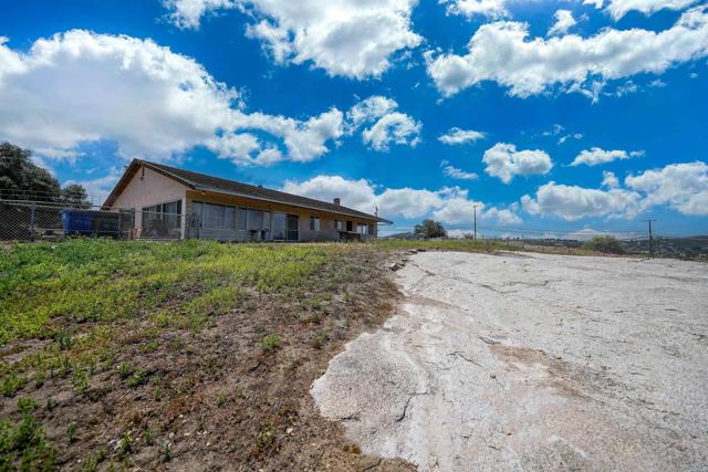 1250 E Old Julian Highway, Ramona CA: https://media.crmls.org/mediaz/41e244b2-13b9-4e72-8c73-0433fce3a4c5.jpg