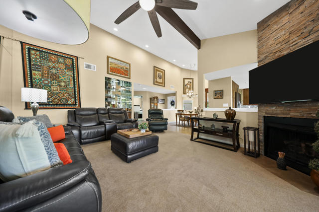 76745 Chrysanthemum Way, Palm Desert CA: https://media.crmls.org/mediaz/41e24afb-9356-4e0a-9a3b-cce158c1d9fa.jpg