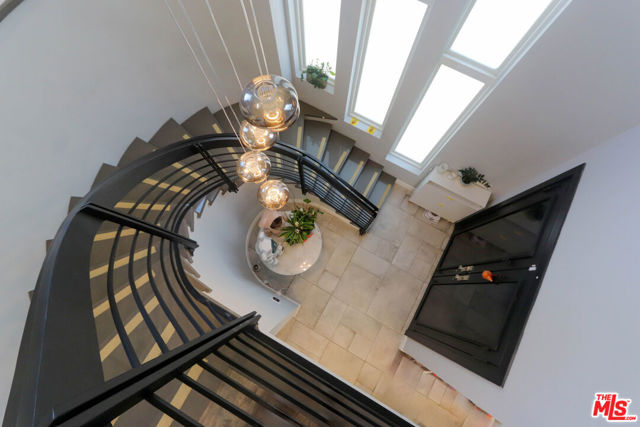 1670 Asbury Drive, Pasadena CA: https://media.crmls.org/mediaz/41e27729-b4a1-4542-91de-eea50a0cae4e.jpg