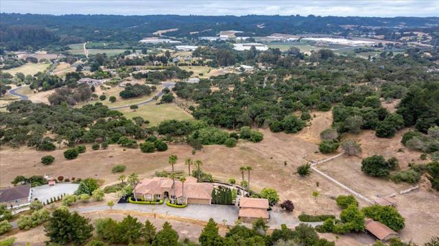 2710 Summerland Road,  CA: https://media.crmls.org/mediaz/41e346f1-8c42-4a5b-840c-7ef74acd07af.jpg