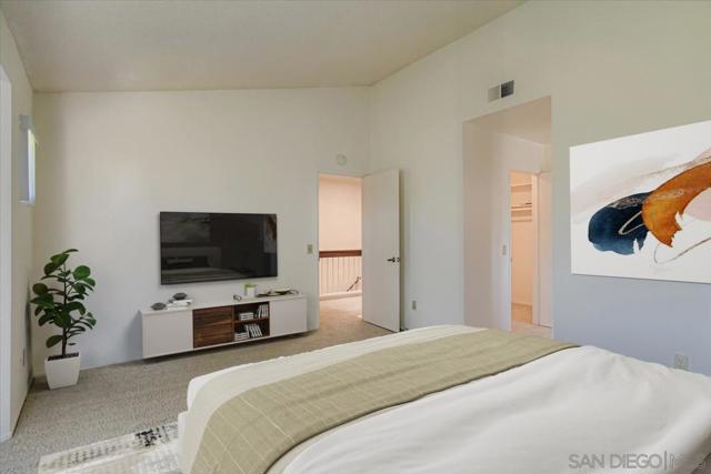 8896 Highwood Drive, San Diego CA: https://media.crmls.org/mediaz/41e36987-758f-41f7-9e00-4a06c5f44549.jpg