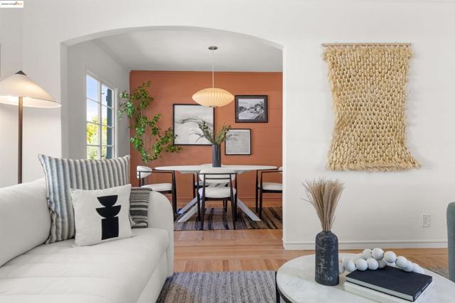 2451 Carmel St, Oakland CA: https://media.crmls.org/mediaz/41e394d4-2841-4759-a44e-a26efd141c4d.jpg
