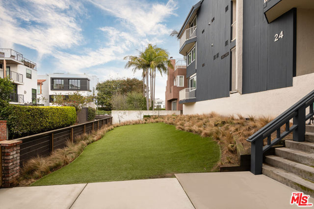 24 Westwind Street, Marina del Rey CA: https://media.crmls.org/mediaz/41e50f5a-e11f-4317-8c8b-d9d65b8d7cd7.jpg