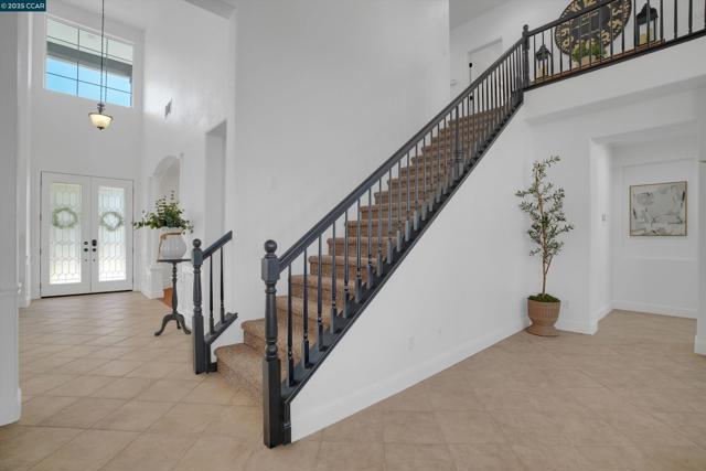 2856 Gardenside Ct, Brentwood CA: https://media.crmls.org/mediaz/41e51a49-9eec-4a9d-967e-05645d28d3f7.jpg