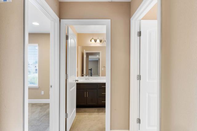 2255 Sugarloaf Ct, Brentwood CA: https://media.crmls.org/mediaz/41e56943-3f6c-405f-9ffd-8ae84dac2a1b.jpg