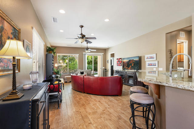 41412 Calle Pampas, Indio CA: https://media.crmls.org/mediaz/41e57d9a-755d-4380-b4d1-312e6fd6ac39.jpg