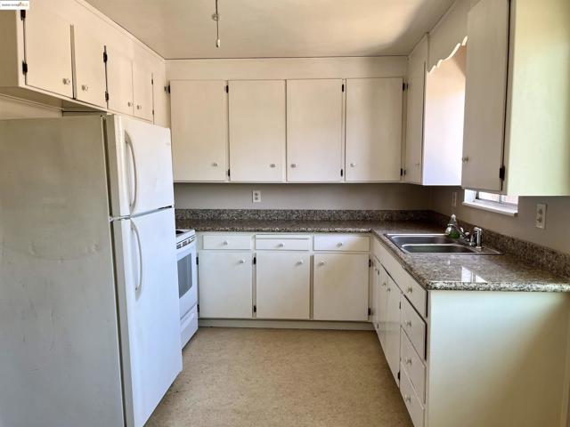 3619 DeOvan St, Stockton CA: https://media.crmls.org/mediaz/41e67945-24c9-43c0-9c76-7e43a67a26ec.jpg