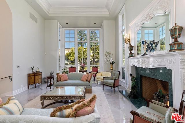 2327 Weybridge Lane, Los Angeles CA: https://media.crmls.org/mediaz/41e683dd-d415-4996-8471-11d9147debde.jpg
