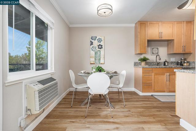 205 Masters Ct, Walnut Creek CA: https://media.crmls.org/mediaz/41e6fde8-b202-4c41-840d-9c94aee7bb35.jpg