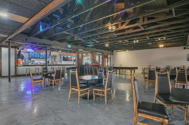 561 1St St, Brentwood CA: https://media.crmls.org/mediaz/41e73b94-ea41-48a7-9aea-8156c62ce9ef.jpg