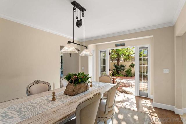 7725 Whitefield Pl, La Jolla CA: https://media.crmls.org/mediaz/41e7604d-3c26-4721-9eab-b75482e01e61.jpg