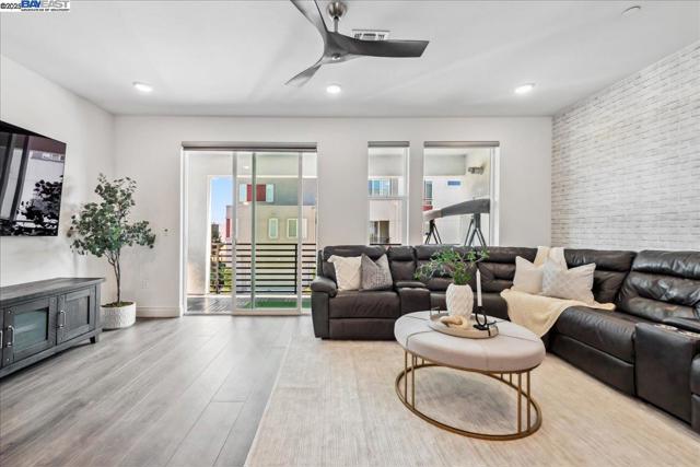 3933 Eminence St, Dublin CA: https://media.crmls.org/mediaz/41e7994d-5dd1-407f-b7fc-cd648068196d.jpg
