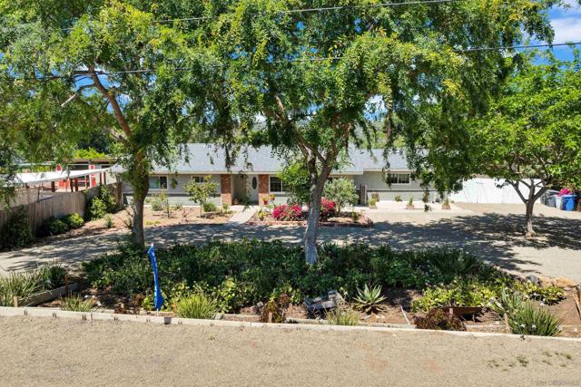 13918 Putney Rd, Poway CA: https://media.crmls.org/mediaz/41e7d152-cf1e-45ae-9d97-8af21a5bbaab.jpg