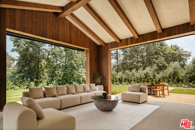 26719 Mulholland Highway, Calabasas CA: https://media.crmls.org/mediaz/41e7fa5c-4560-461a-9f32-5eab7ef1a5f1.jpg