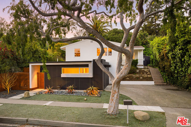 1274 San Miguel Avenue, Santa Barbara CA: https://media.crmls.org/mediaz/41e85145-ee72-46da-a466-946857a852b2.jpg