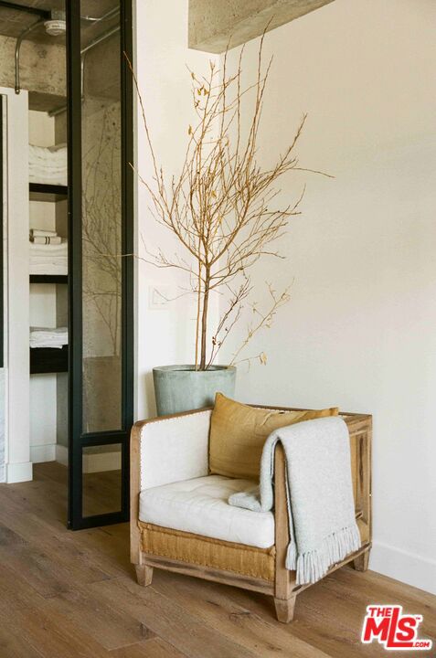 818 N Doheny Drive, West Hollywood CA: https://media.crmls.org/mediaz/41e87bde-b1ad-4d42-bec5-7ed4b5758bd7.jpg