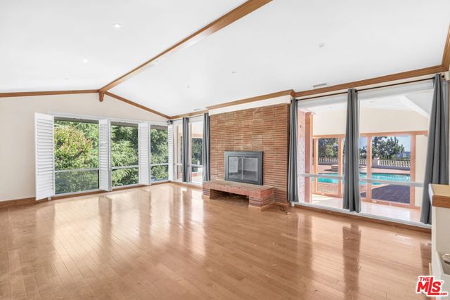 3200 Oakley Drive, Los Angeles CA: https://media.crmls.org/mediaz/41e92f6a-ee8d-4024-a390-c7c65345a239.jpg